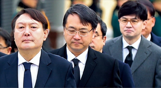 기업 저승사자 左동훈·적폐수사 右남일과 각별