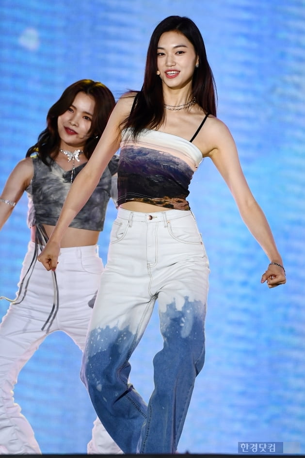 [포토] 위키미키 김도연, 우월한 비율 뽐내며~