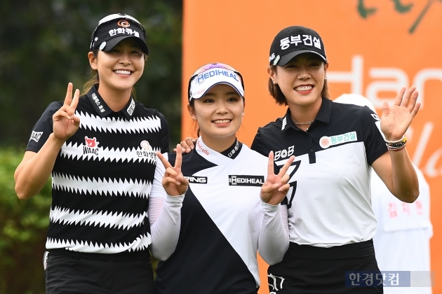 [포토] 이다연, 김지현-박주영 두 언니 사이에서 귀여운 미소~