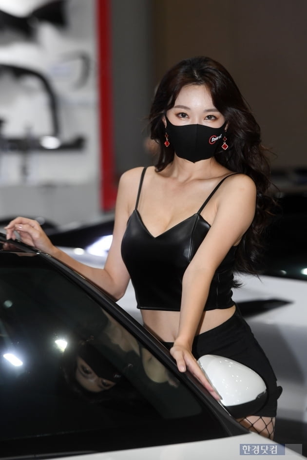 [포토] 송주아, 블랙 카리스마 눈빛(오토살롱위크)