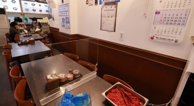 가뜩이나 코로나로 힘든데, 하다 하다… 막막한 동네 식당들