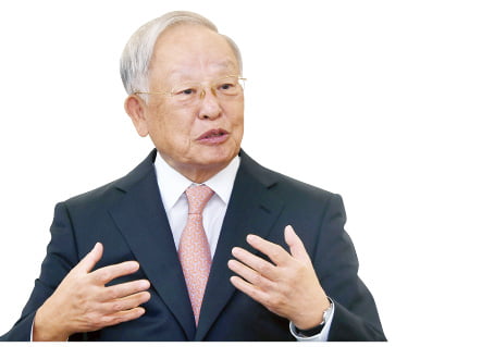 손경식 경총 회장 "현 정부, 너무 노조 편향적" 지적