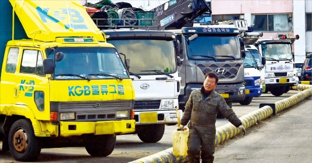 폭등한 요소수·경유…화물차주 한숨