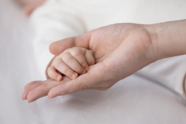 중앙의료원 연구팀 코로나19 확진 산모, 출산시 모자동실 제안
