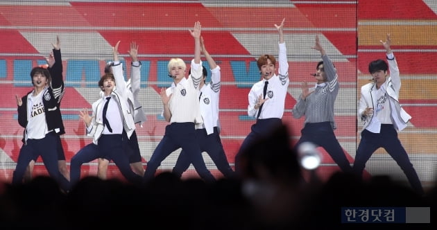 [포토] 크래비티, 모두 다 손 들어(2022 드림콘서트)