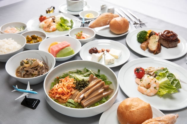 대한항공에 새 기내식 떴다…일등석에서만 맛볼 수 있는 간식은?