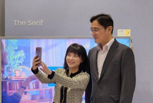 [단독] 이재용 부회장이 왜 여기?…공판 끝난 후 나타난 곳