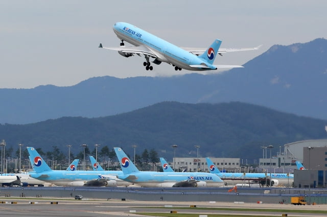 대한항공 여객기, 英 공항 지상서 접촉사고…다친 승객 없어