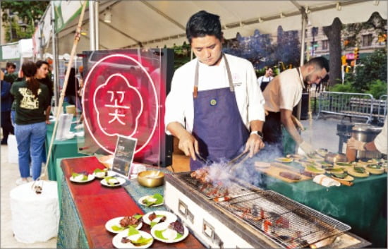 뉴욕의 밤 홀린 아시아의 맛…하루 140만弗 모은 뉴요커 3인방