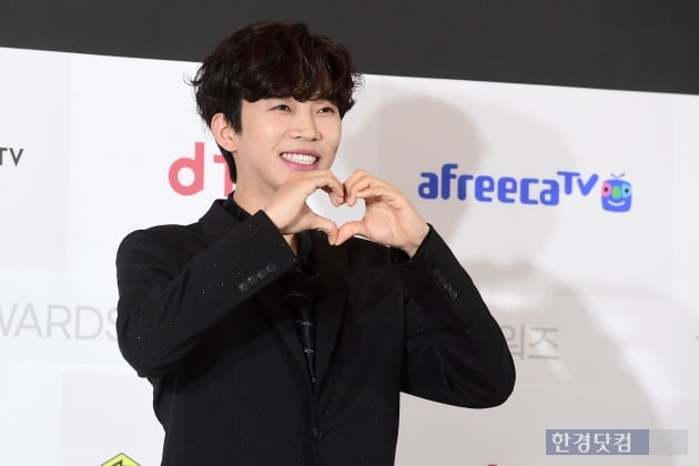 [포토] 임영웅, 건치 미소로 깨물하트~ (2022 더팩트뮤직어워즈)