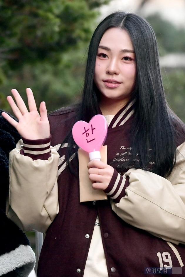 [포토] 앨리스 이제이, 사랑스러운 손인사~