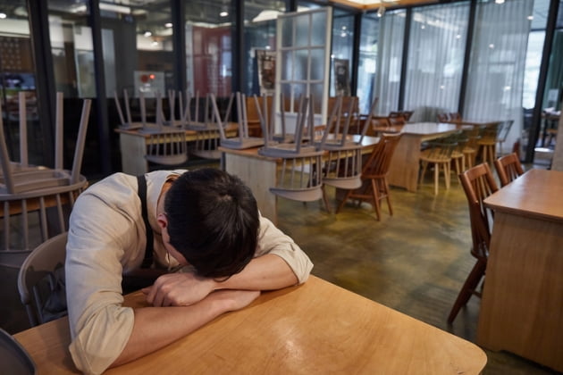 잔혹한 1월, 하늘이 원망스럽다…음식점 사장님들 한탄 [신현보의 딥데이터]