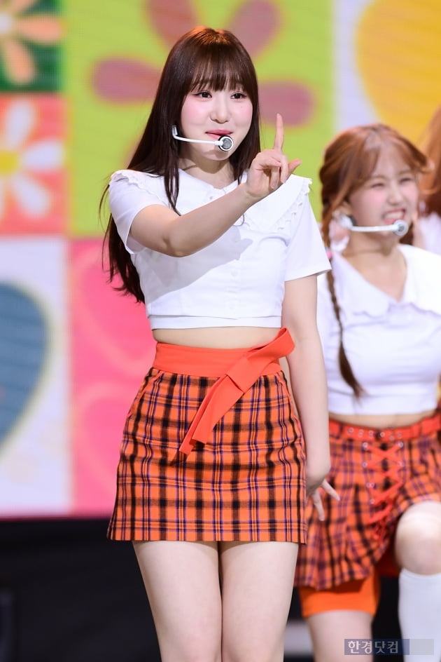 [포토] 첫사랑 예함, 수줍은 미소가 사랑스러워