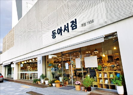 60년 책방·바다香 품은 커피…속초에서 발견한 일상 속 위안