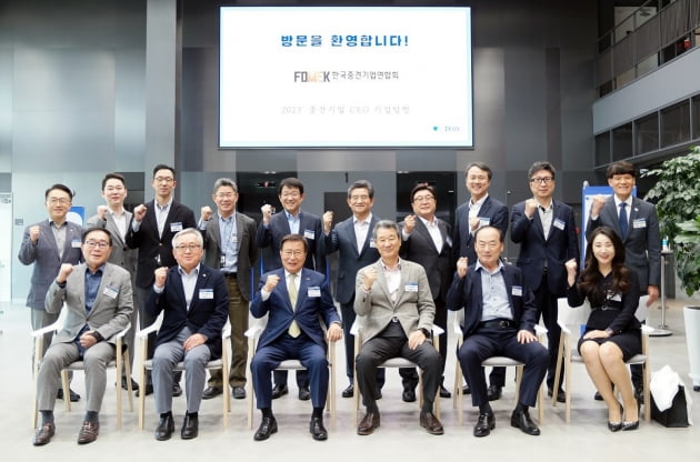 중견기업 대표들, 산업용 로봇 제조기업 제우스 탐방