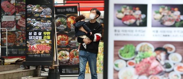 6500원으로 푸짐하게 먹어요…직장인들 몰리는 대박 식당 [오정민의 유통한입]