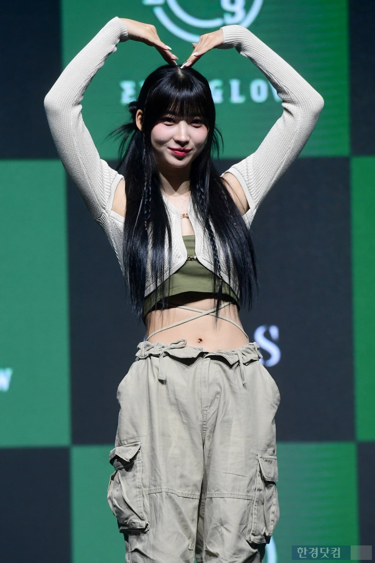 [포토] 에버글로우 시현, 한 줌 개미허리 뽐내며~
