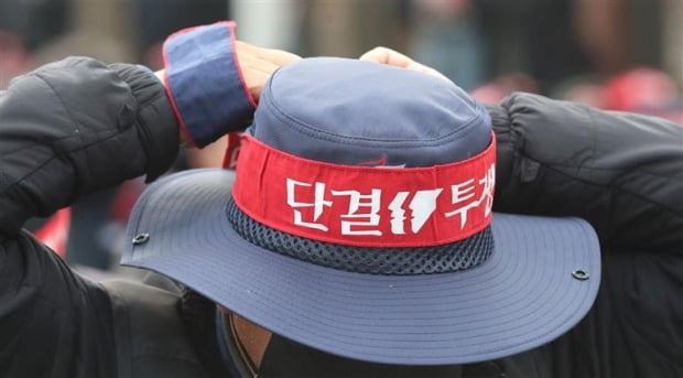 노조가 병원 로비 점거해도, 사장실 막아도 적법