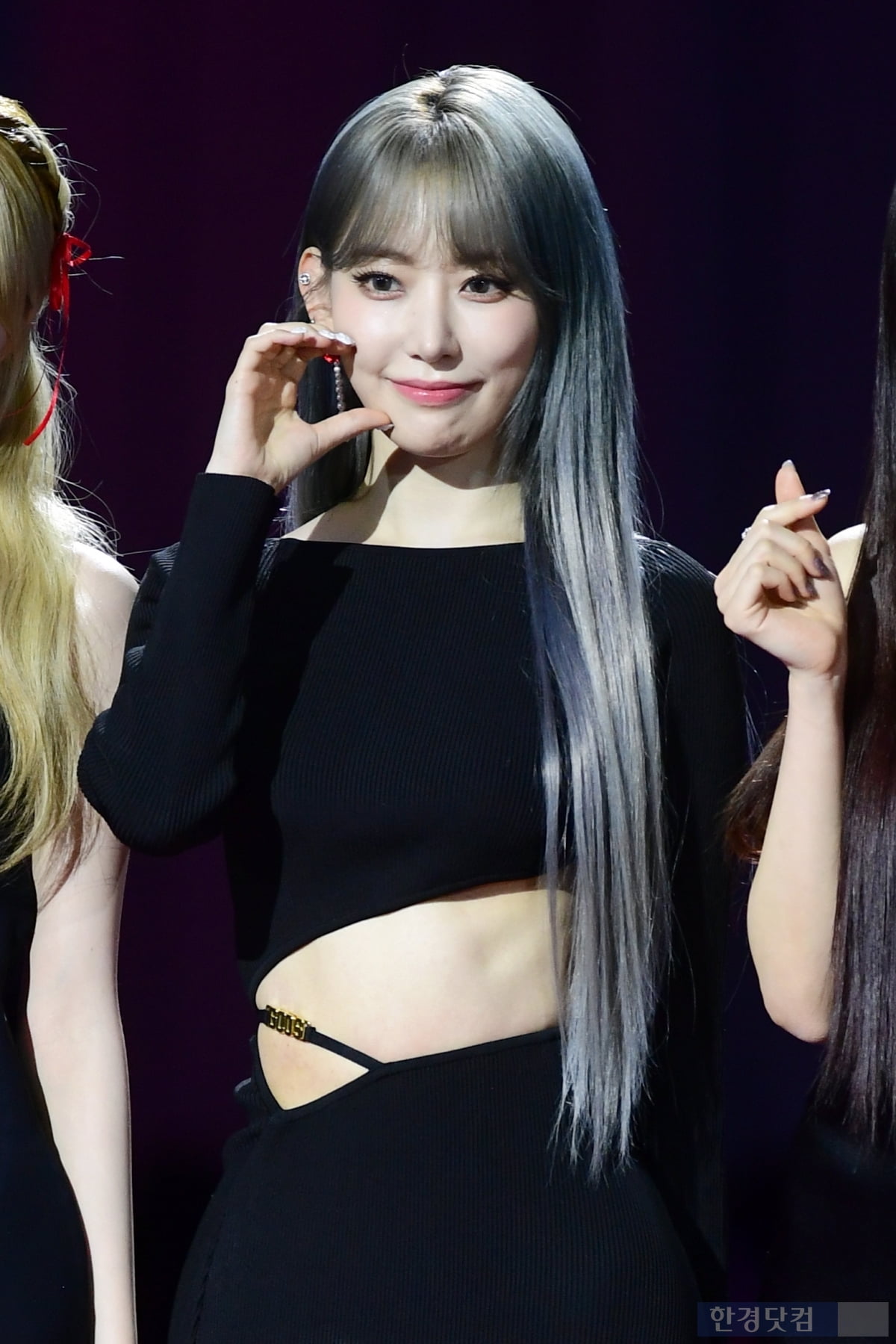 [포토] 르세라핌 사쿠라, 예쁜 볼하트~ (2023 SBS 가요대전)