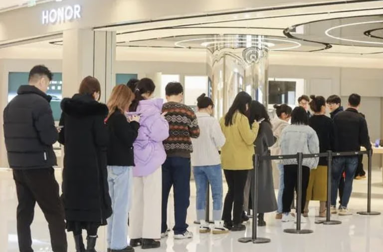갤S23 BMW보다 비싸다…300만원 포르쉐폰 실물 보니 [조아라의 ITs fun]