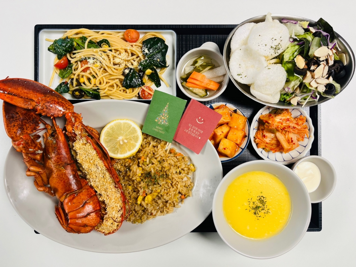구내식당 맞아?…고급식당 뺨치는 메뉴로 직원들 홀리는 이유