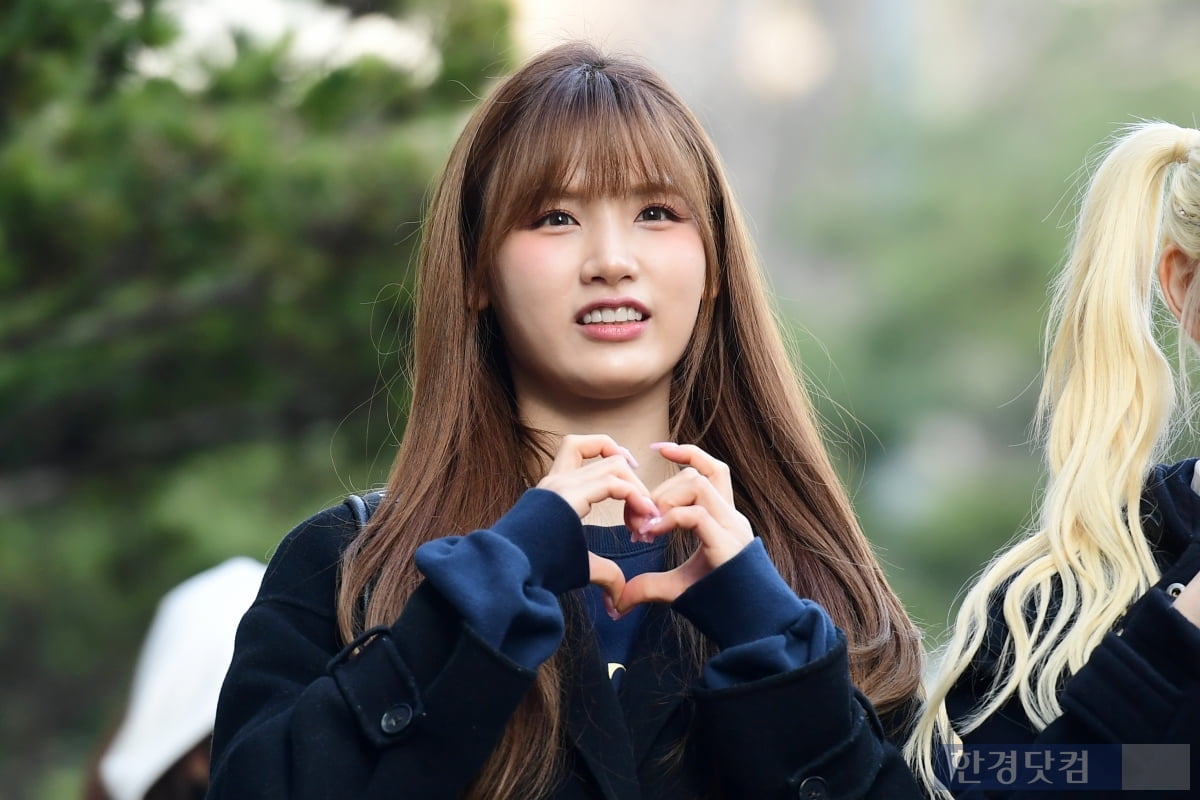 [포토] 아이칠린 지윤, 깜찍하게 하트 발사~