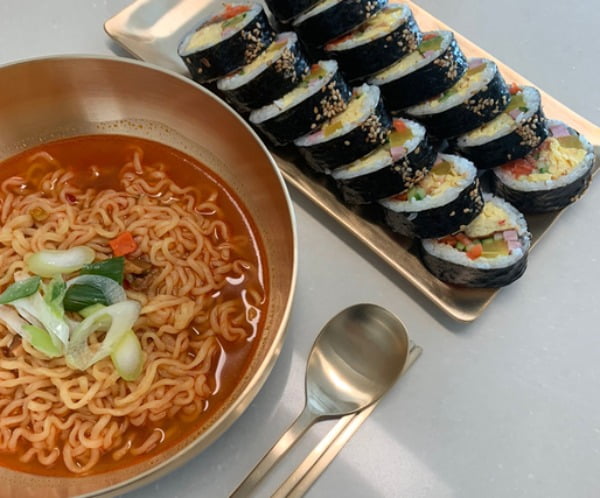 김밥에 라면은 국룰…전세계 K푸드에 빠지자 수출 날았다