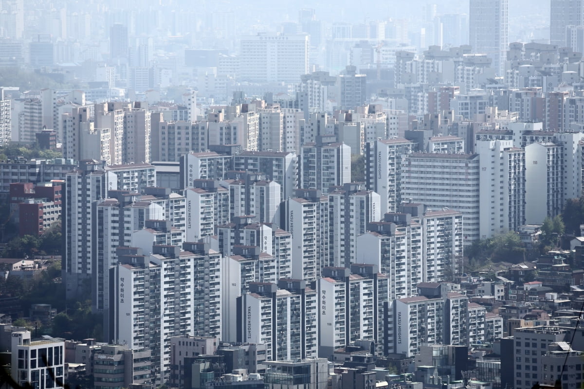 한집서 사는데 이혼했다고?…수상한 옆집 부부 알고보니