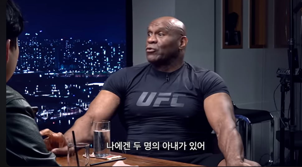 밥샙, 알고보니 아내 2명…세 명이 한 마음, 한 침대서 자
