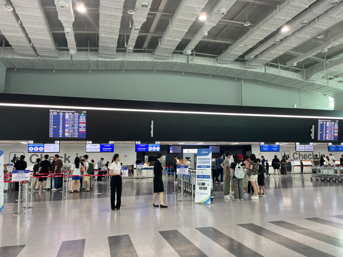 1000만명 몰릴 김해공항 신축터미널 가보니…소요시간 절반으로 [현장+]