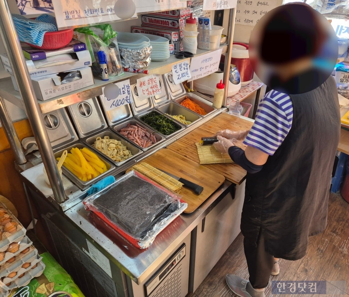 한 줄에 8000원 vs 1000원…인기 폭발한 김밥집 비밀 [현장+]