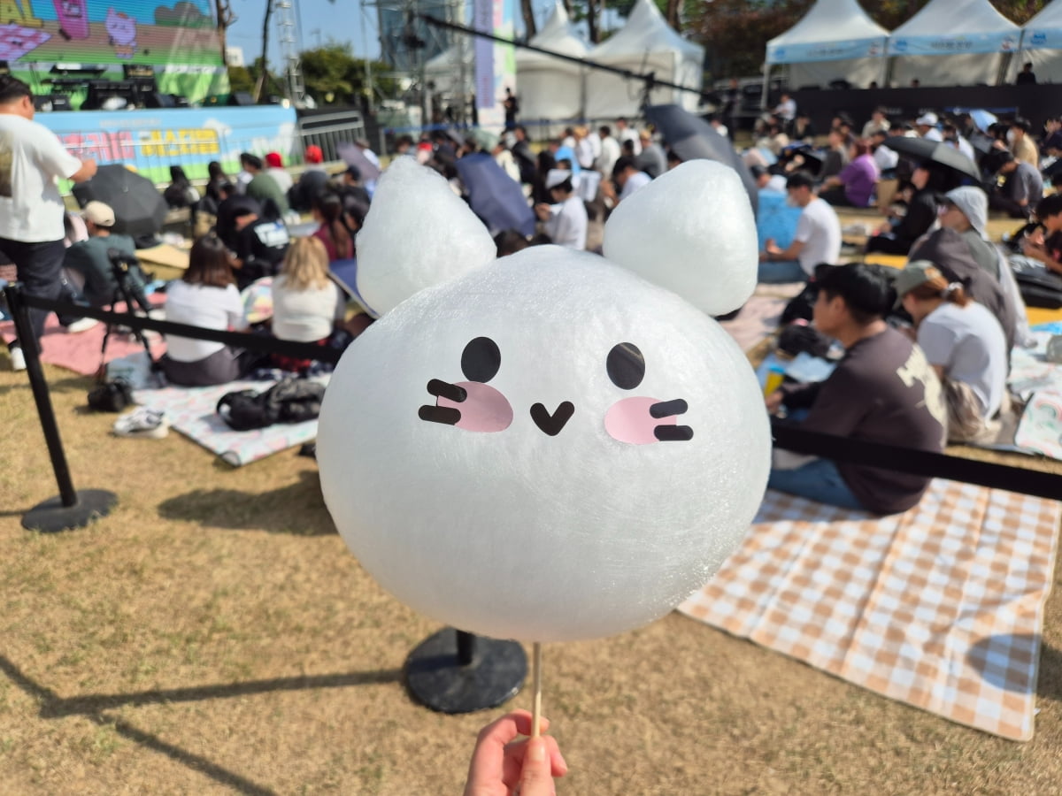 인기 짱 코코 솜사탕 받아가세요... 아이들과 오기 좋은 이곳 [2024 청춘, 커피 페스티벌]