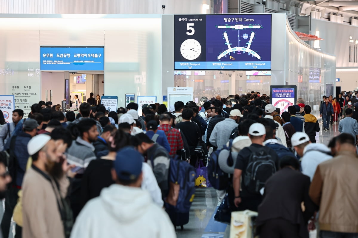 중국, 처음으로 무비자 대상에 한국 포함…여행·항공주 급등