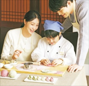라이브 공연, 쿠킹클래스, 해돋이 감상…호텔에서 설캉스 즐겨보세요