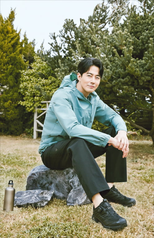 K2, 가볍고 탄성·쿠셔닝 우수…플라이하이크 신고 봄 산행 가볼까