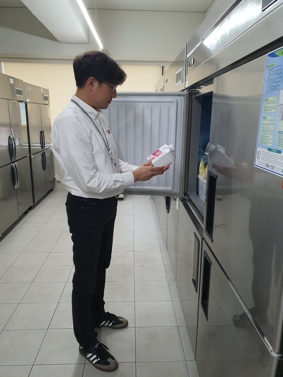 손가락만 빨았었는데…350억 부자 부부됐다 초대박 [윤현주의 主食이 주식]