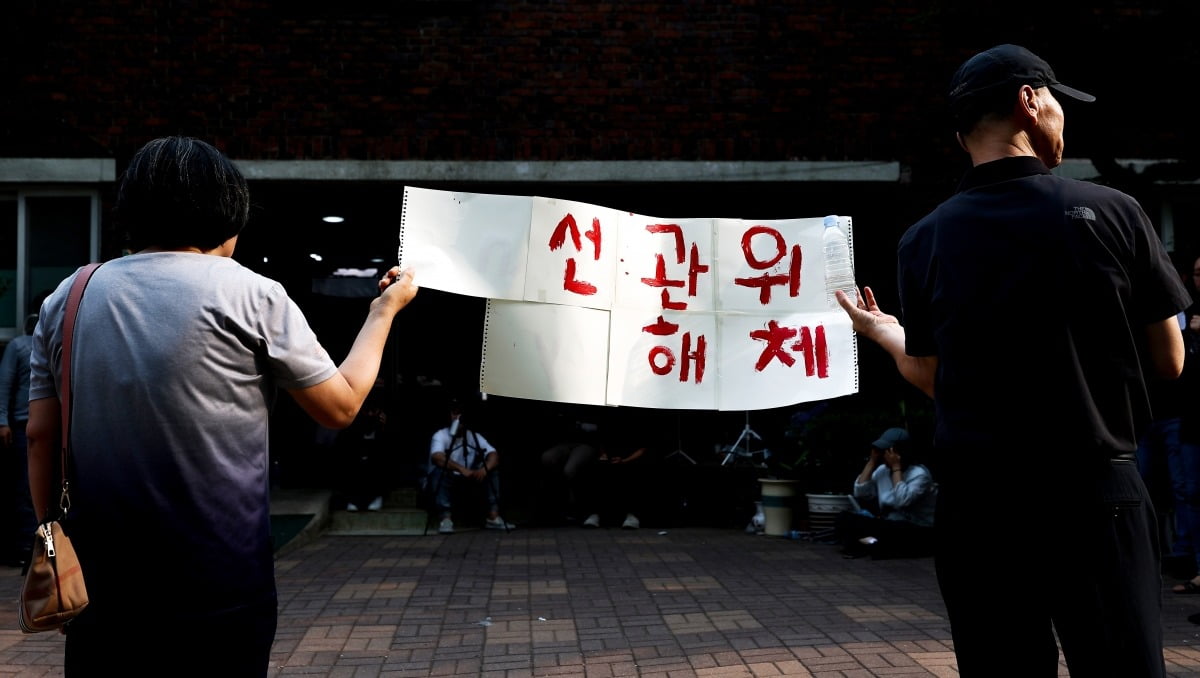 '사상 초유' 참정권 침해에 헌법소원·고발…경찰, 법리 검토