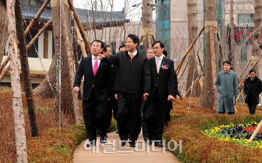 [포토뉴스] 디자인거리서 산뜻한 휴식을…