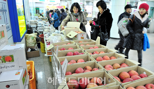 [포토뉴스]“지하철역서 장보세요”
