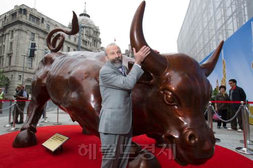 <포토뉴스>황소가 주가하락 막을까?