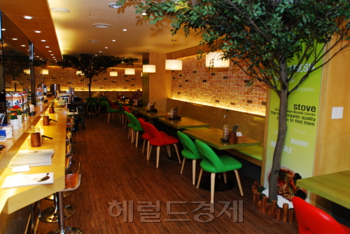 김밥·떡볶이·라면…우린 카페로 간다
