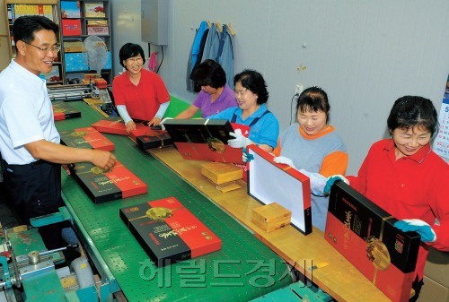 <사랑받는 기업을 찾아서>새터민·저소득층에 일자리 제공…사회통합 ‘밀알’ 되다