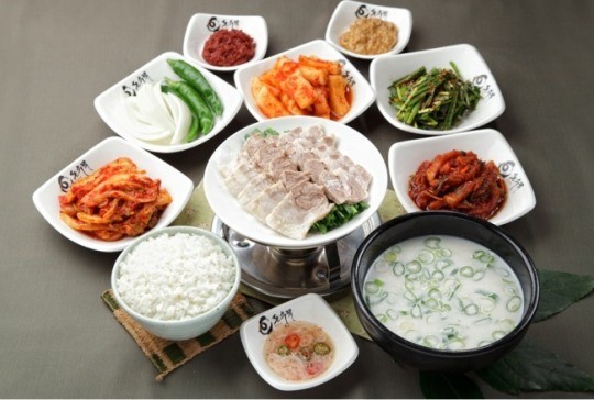 젊음과 문화의 거리 홍대, 홍대 돼지국밥 맛집 돈수백 인기