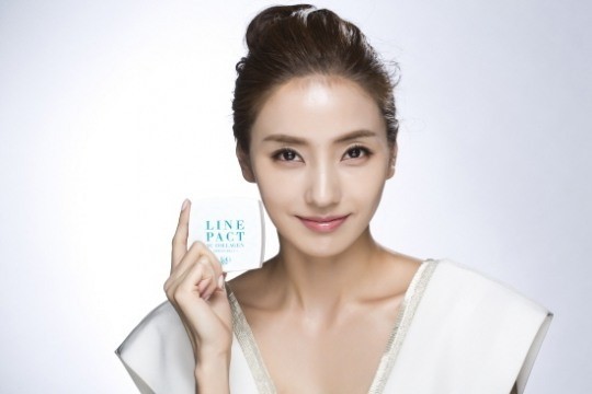 한채영 무결점 피부 비결, 라인팩트로 동안 피부 연출