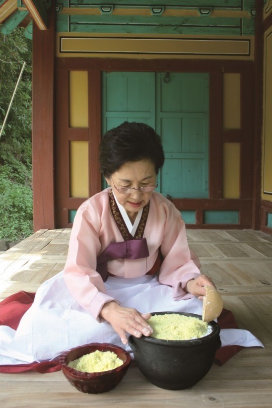 <전통식품명인을 찾아서> 정성으로 빚은 친환경 떡