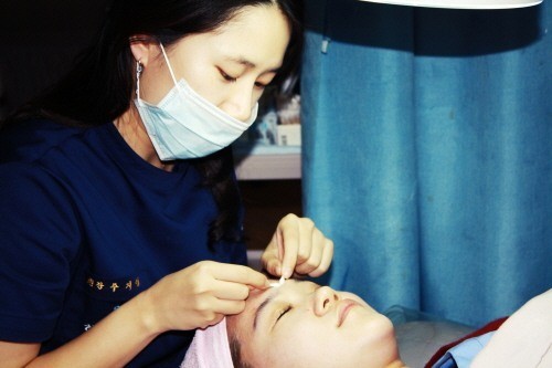 대구피부과, 수능 이후 여드름 환자들로 북적