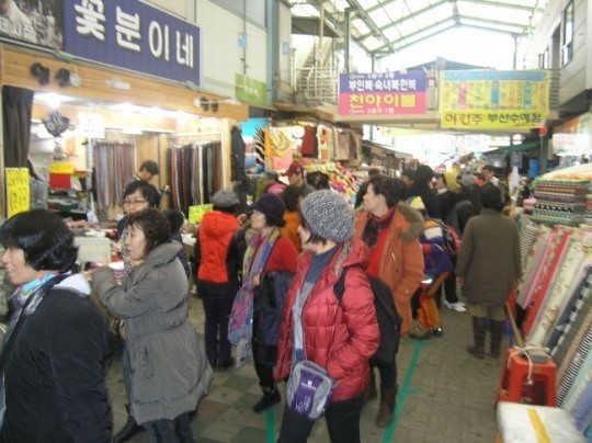 위기 넘긴 국제시장 ‘꽃분이네’ 재계약 합의