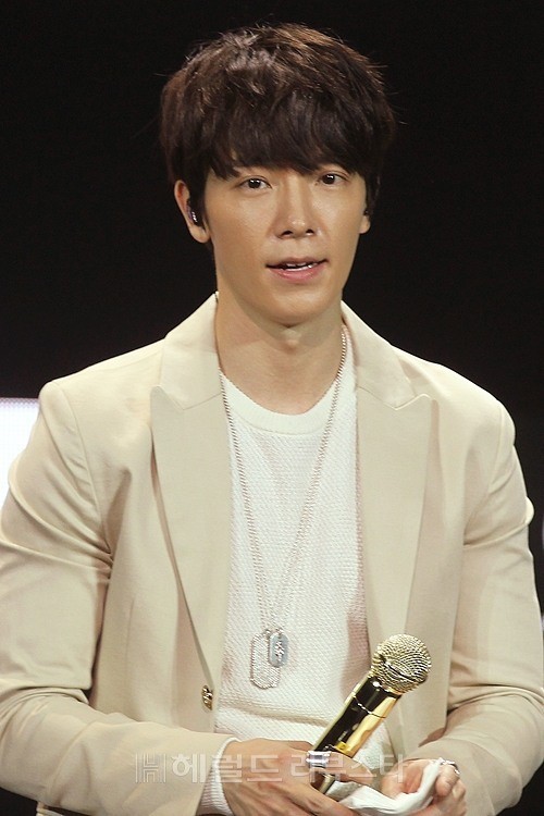 [포토] 슈퍼주니어 동해, 팬들 사로잡는 우수에 찬 눈빛