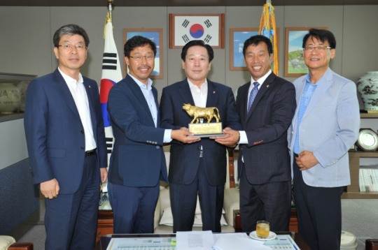 조억동 광주시장, 기업인들로부터 감사패 받아