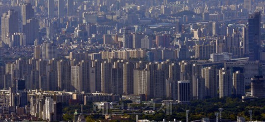 좁혀질 듯 좁혀지지 않는…강남-강북 아파트값 격차